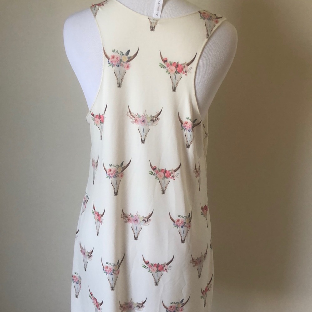 Boho Tank 🐮🌸 - Picture 3 of 4